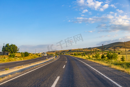 土耳其蓝天公路摄影图
