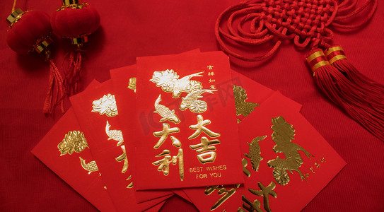 大吉大利摄影照片_新春佳节的红包中国结摄影图