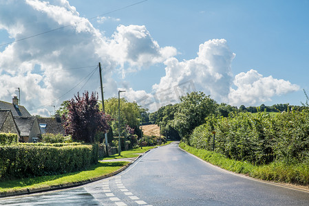 英国乡村小路摄影图