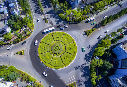 城市摄影照片_城市环岛路口航拍摄影图