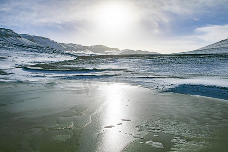 西藏雪山湖泊冬季风光图摄影图