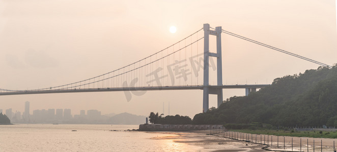 江面摄影照片_珠江上的虎门大桥摄影图