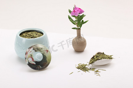 羊脂玉白瓷茶具摄影图