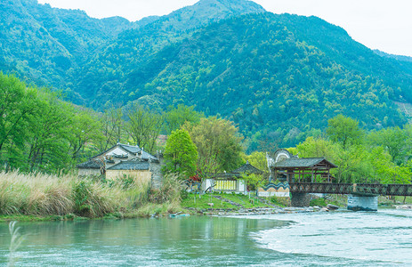 乡下村庄山河摄影图