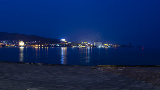 青花瓷瓶系列摄影照片_城市夜景系列之海岸线景色摄影图