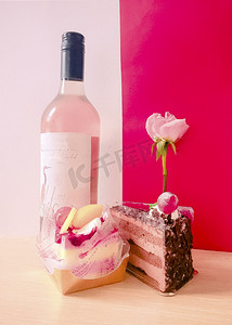 粉红气泡酒配黑森林和水果蛋糕