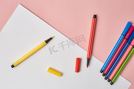 彩色铅笔粉色摄影图