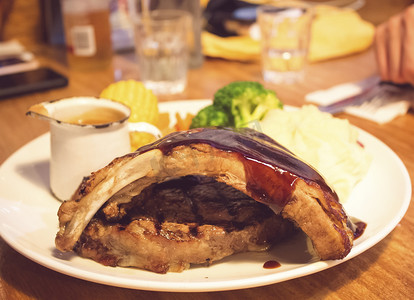 澳洲西餐牛肋排摄影图