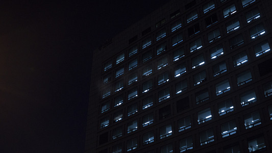 写字楼夜景摄影照片_城市夜晚夜景写字楼亮灯图片摄影图