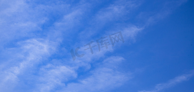 蓝色摄影照片_蓝天天空摄影图