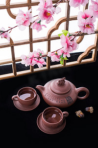 桃花与茶具摄影图