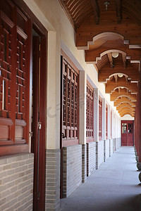 安静的寺庙走廊摄影图