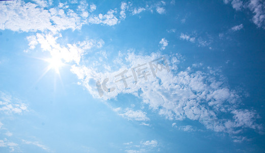 白云摄影照片_太阳蓝天白云自然风景摄影图