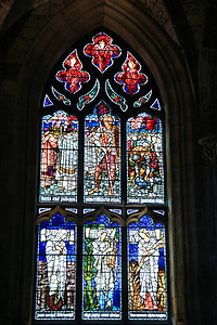 英国教堂彩色花窗摄影图