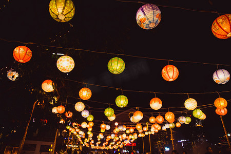 灯笼摄影摄影照片_桂林西街灯笼夜景摄影图