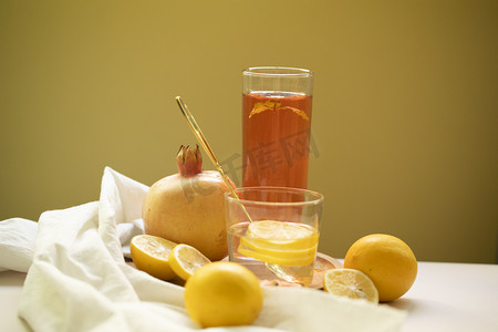夏日柠檬石榴汁摄影图