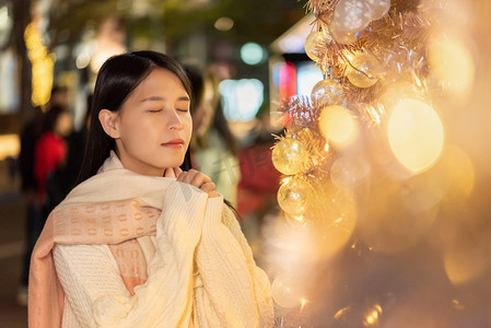 阿里山的姑娘摄影照片_圣诞节人像