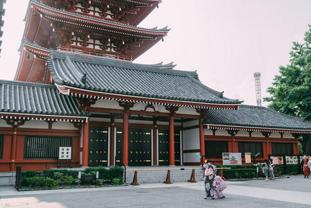 日本东京浅草寺和服旅游建筑摄影图