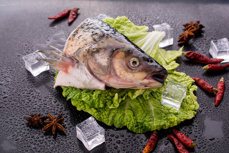 生菜生鱼头摄影图