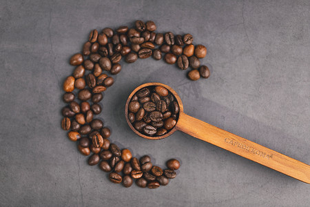 咖啡勺咖啡豆摄影图