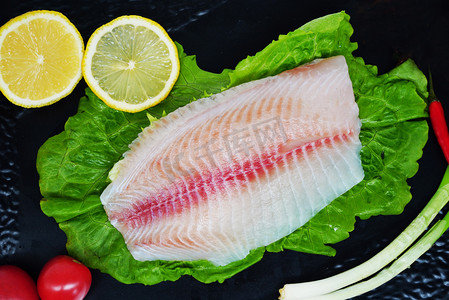 鲷鱼食材生菜摄影图