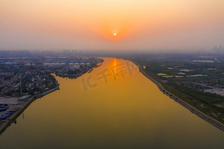 朝阳摄影照片_天津塘沽湾朝阳河面摄影图
