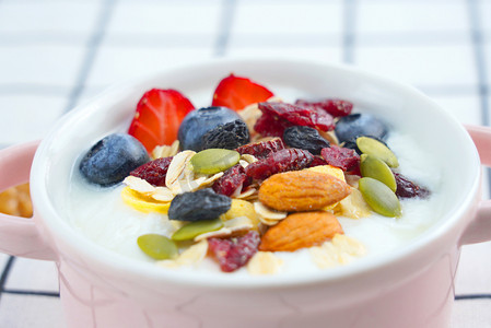 营养美食酸奶坚果摄影图