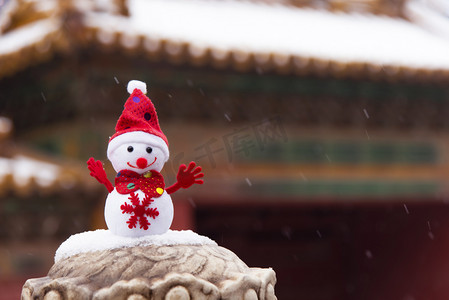 北京故宫雪景小雪人摄影图