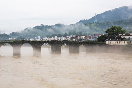 洪涝摄影照片_洪水水灾石桥洪涝灾害摄影图