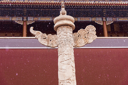 北京地标天安门汉白玉华表下雪故宫摄影图