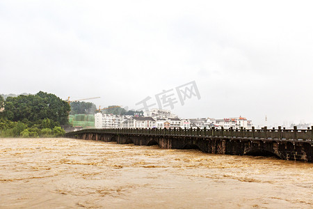  洪涝灾害桥梁洪水摄影图