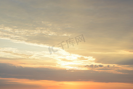日出云层阳光自然风景摄影图
