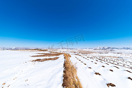 蓝天雪地大气背景摄影图