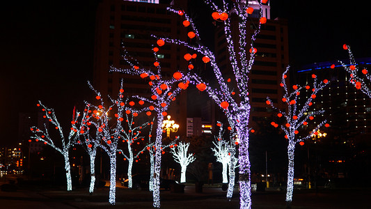 led异形摄影照片_城市夜景系列之LED灯光树木摄影图