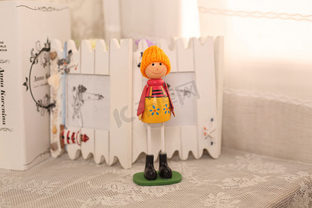 小陶瓷玩偶工艺品娃娃摄影图