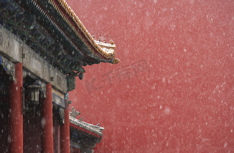 下雪的故宫红墙白雪历史古建摄影图