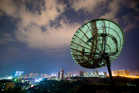 城市信号塔夜景摄影图