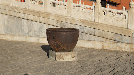 北京天安门故宫紫禁城皇家御用吉祥大水缸摄影图