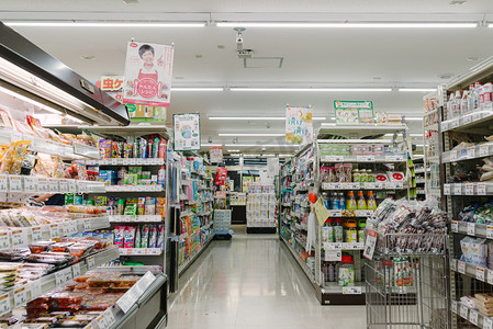 零食摄影照片_超市商品零食柜台摄影图