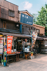 日本东京浅草寺商业街店铺老店摄影图
