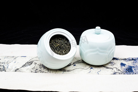 特写茶叶之红茶茶叶茶罐摄影图配图