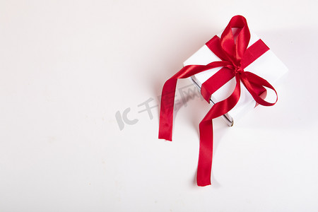 红丝带礼物盒摄影图
