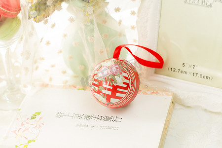 中式礼物盒摄影照片_婚庆喜庆糖盒喜糖盒摄影图