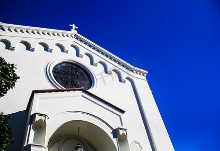 蓝天下的澳洲教堂屋顶摄影图