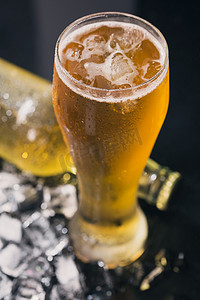 啤酒饮品摄影图
