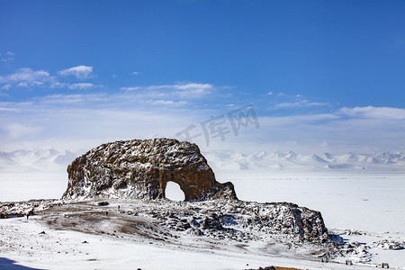 雪地雪山摄影图