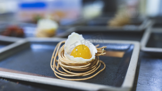 酥油蛋黄摄影照片_金丝鸡蛋摄影图