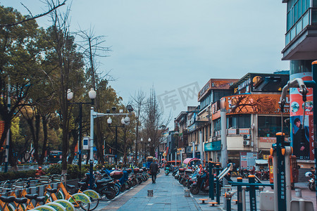 风景城市风景摄影照片_桂林生活气息的城市街道摄影图