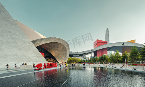 深圳市民中心建筑倒影摄影图