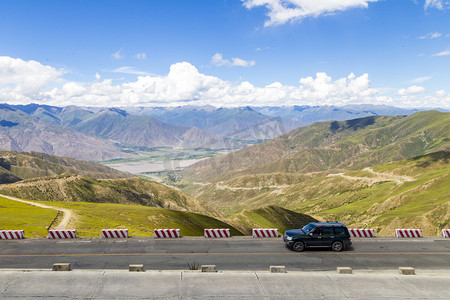 西藏公路景色摄影图
